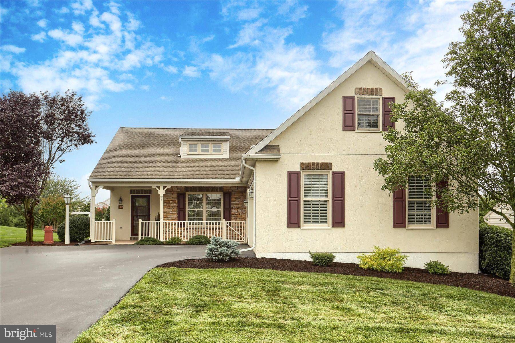 802 HEATHER RDG, Manheim, PA 17545