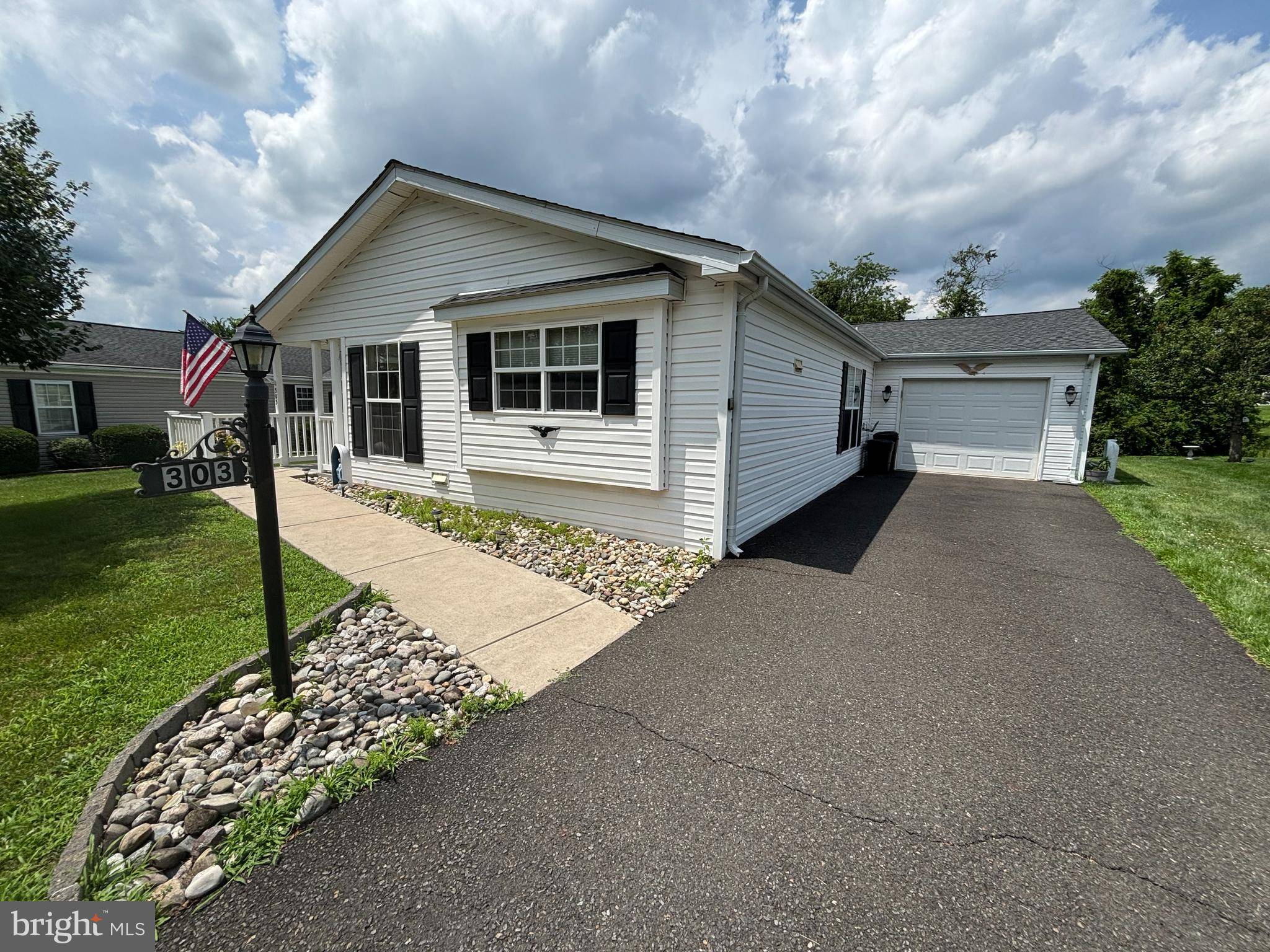303 BLACKBERRY CIR, New Hope, PA 18938