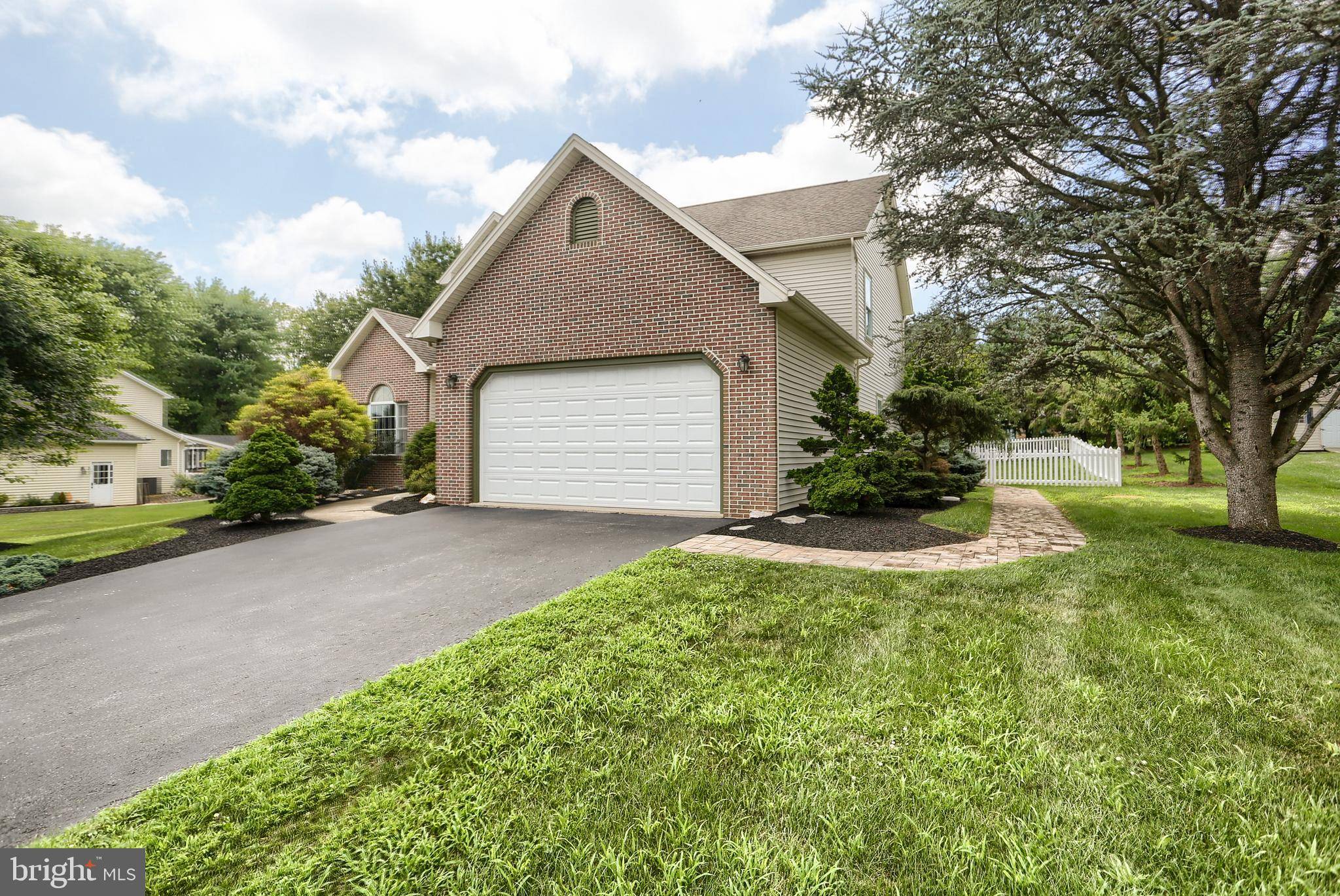 Boiling Springs, PA 17007,14 N PIN OAK DR