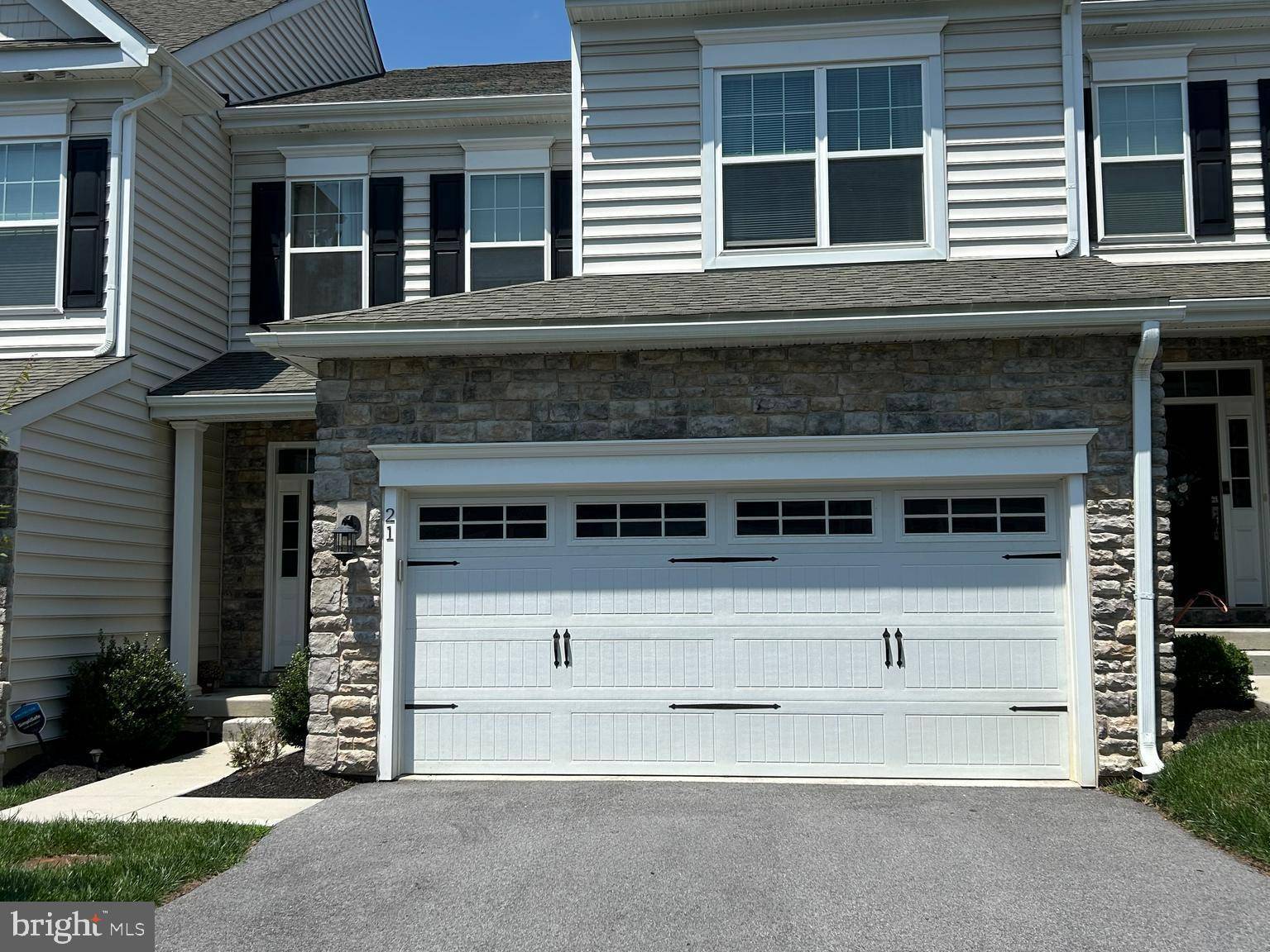 21 MIDSUMMER DR, West Chester, PA 19382
