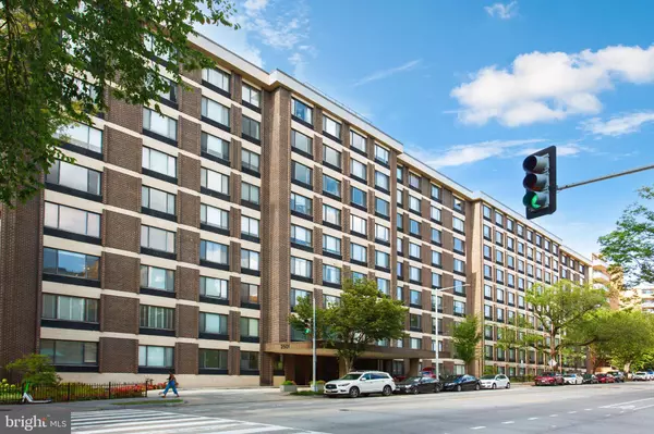 2501 CALVERT ST NW #802, Washington, DC 20008