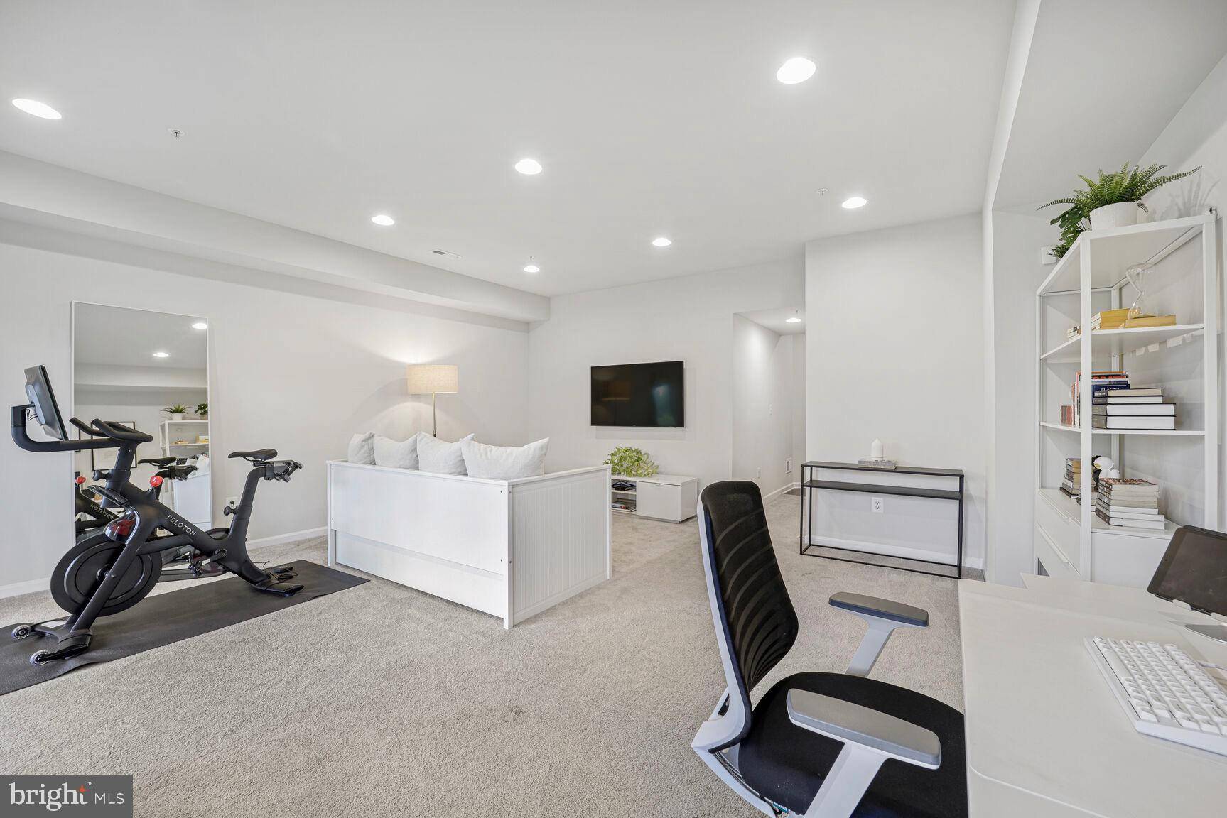 Lanham, MD 20706,10306 VISTA MEADOW WAY
