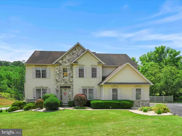 2999 LEGACY LN, York, PA 17402