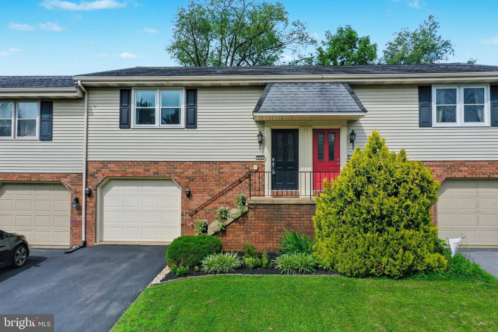 606 S CEDAR ST, Lititz, PA 17543