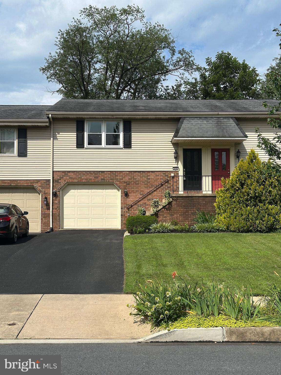 606 S CEDAR ST, Lititz, PA 17543