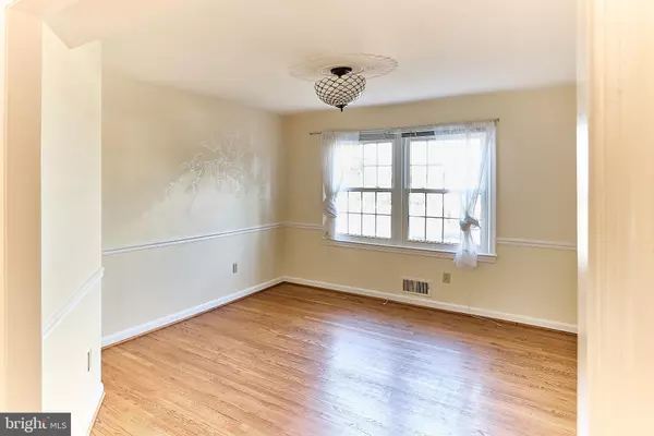 Falls Church, VA 22043,2423 FALLS PLACE CT