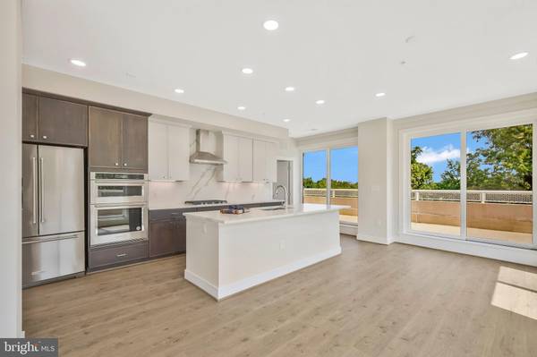 635 SLATERS LN #305, Alexandria, VA 22314