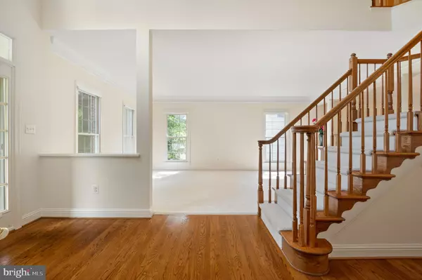 Potomac, MD 20854,10604 MAPLECREST LN