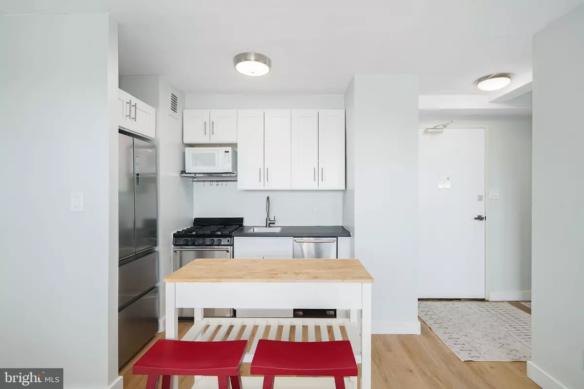 Philadelphia, PA 19103,1810-18 RITTENHOUSE SQ #606