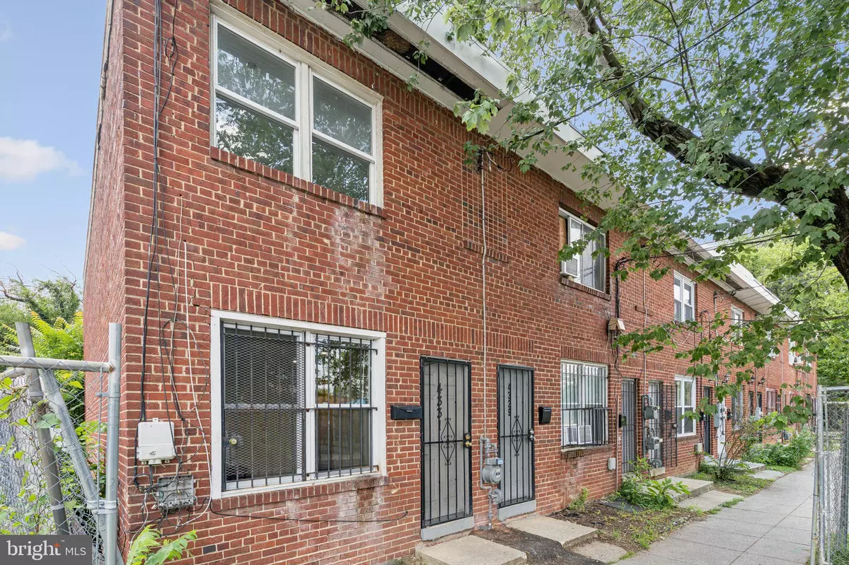 Washington, DC 20019,4329-4331 HUNT PL NE