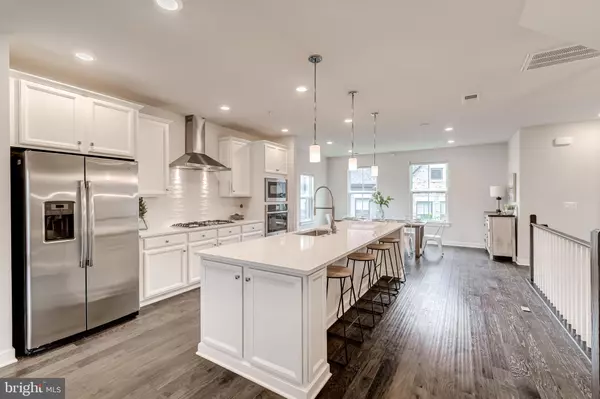 Herndon, VA 20171,13248 LAKE WOODLAND WAY #5B