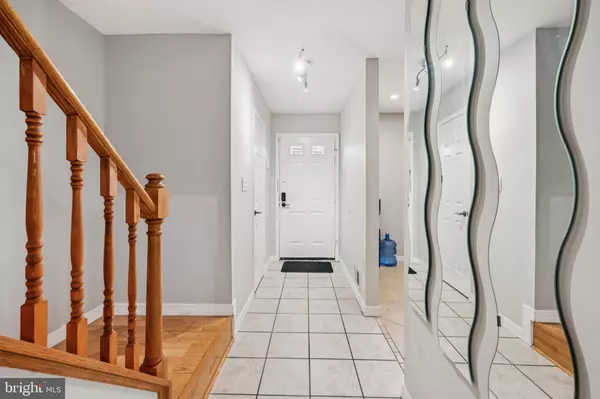 Lawrence Township, NJ 08648,4 VAN BUREN