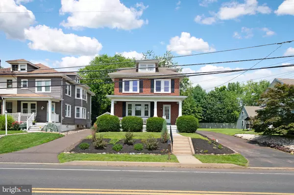 817 N LEWIS RD, Royersford, PA 19468