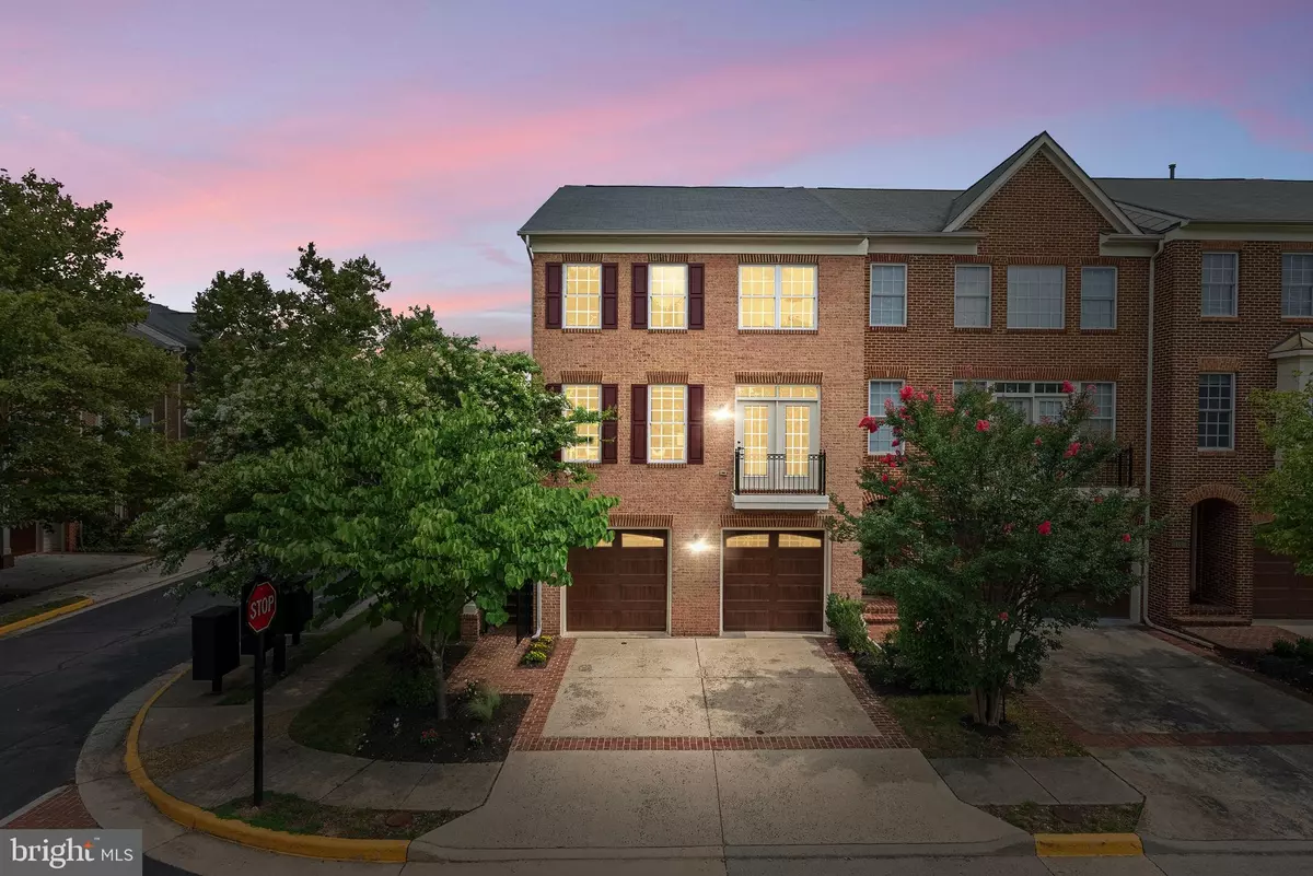 Herndon, VA 20170,112 MONROE MILLS LN