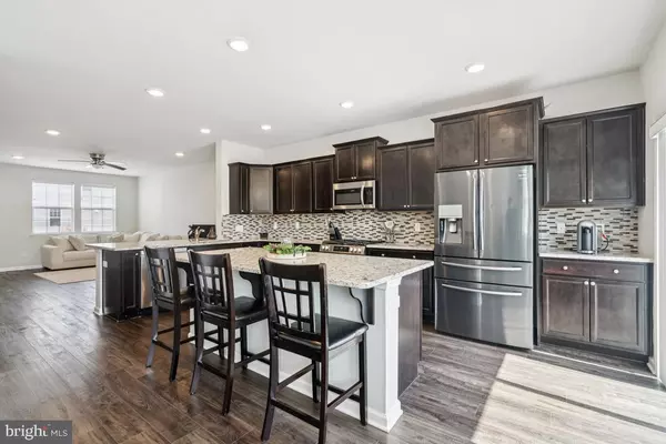 16 NAPLES LN, Mount Laurel, NJ 08054