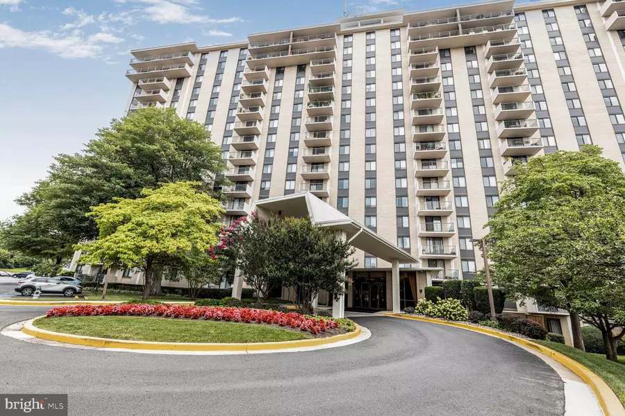 7420 WESTLAKE TER #1401, Bethesda, MD 20817