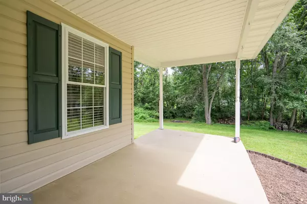 Falling Waters, WV 25419,148 VINCA LN