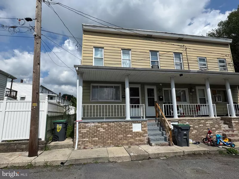 6 W WIGGAN ST, New Philadelphia, PA 17959