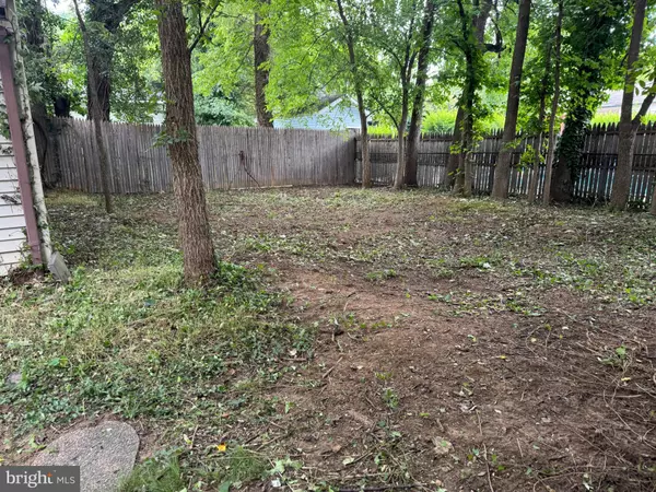 Rockville, MD 20853,13711 PARKLAND DR