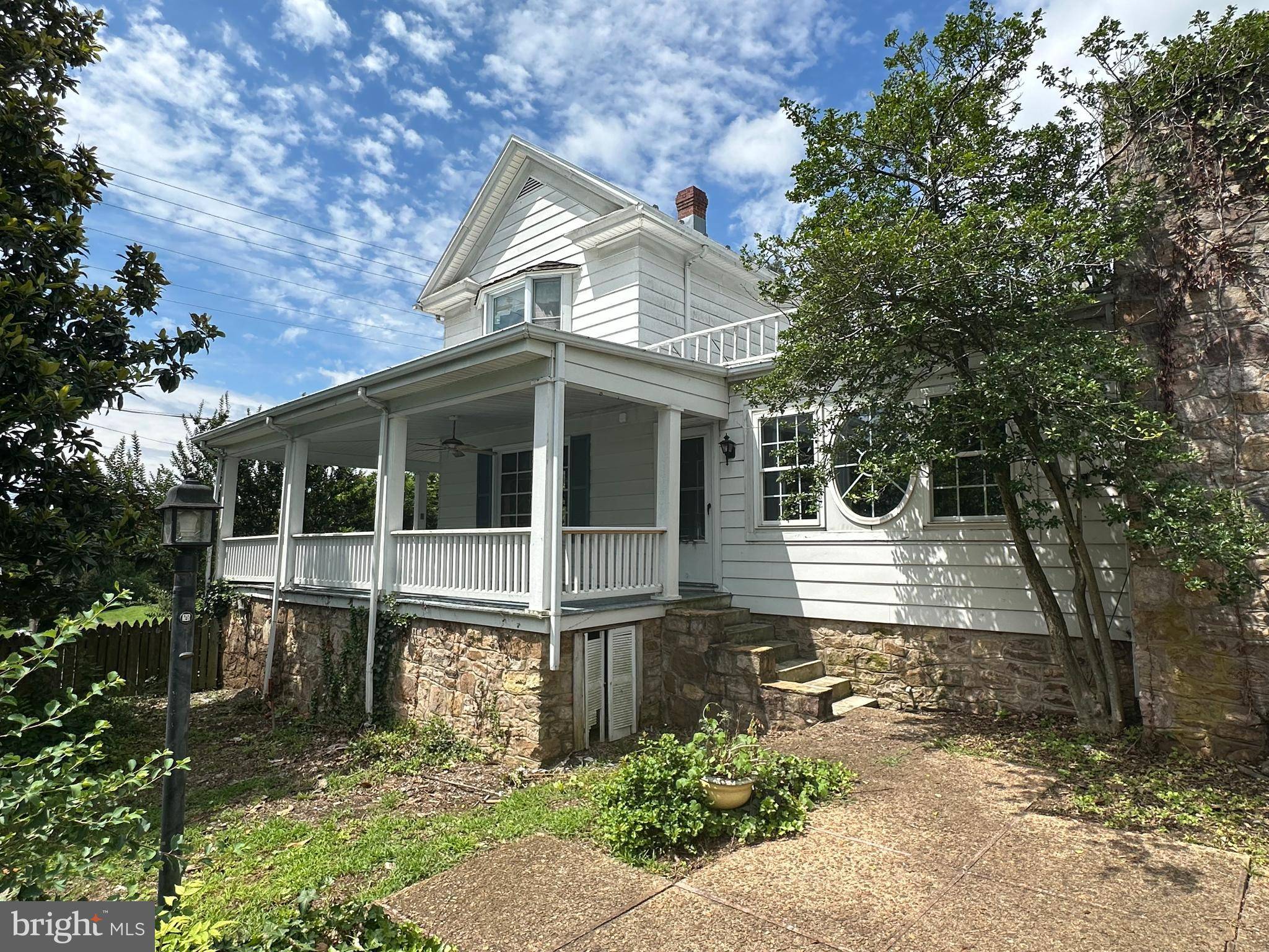 Luray, VA 22835,422 MECHANIC ST