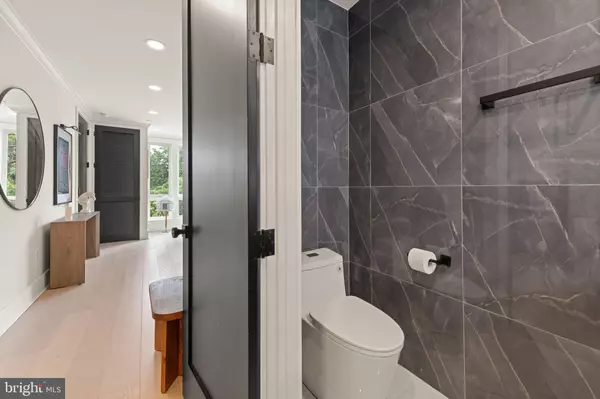 Washington, DC 20020,2305 NICHOLSON ST SE #402