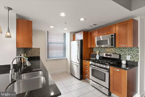 Alexandria, VA 22303,2451 MIDTOWN AVE #718