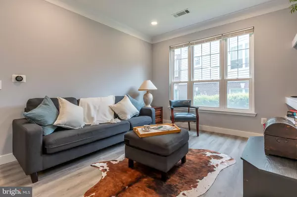 Mclean, VA 22102,1530 SPRING GATE DR #9121