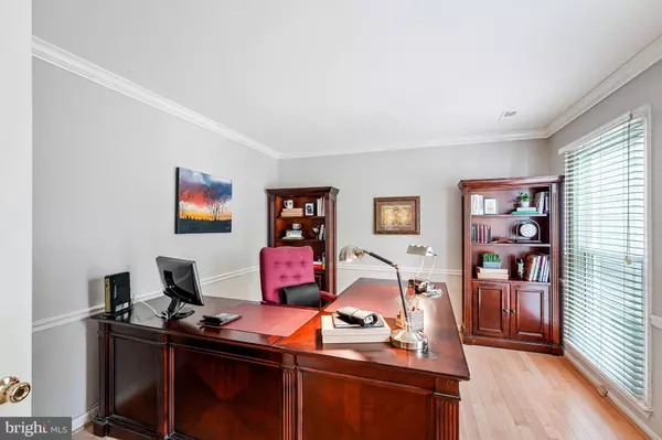 Chantilly, VA 20151,4305 WARNER LANE