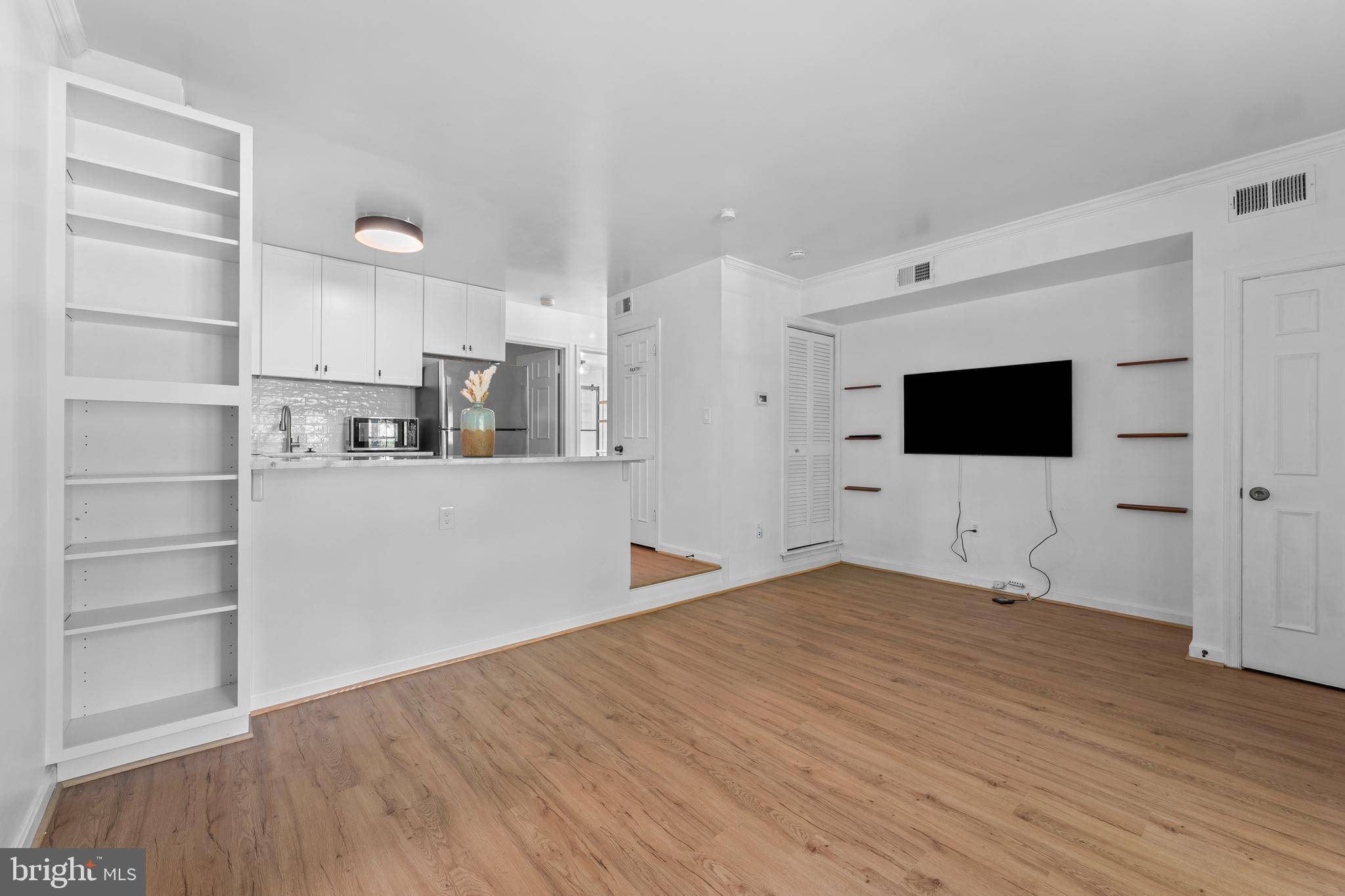 Arlington, VA 22201,2504 FAIRFAX DR #9A