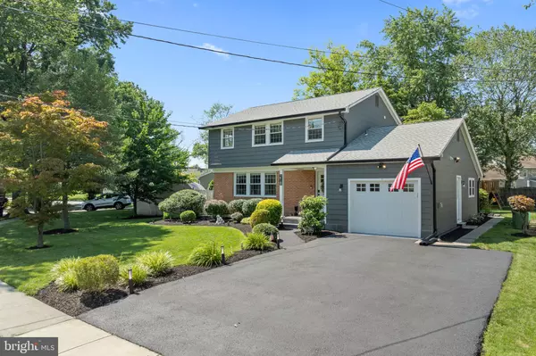 Cherry Hill, NJ 08003,218 LAMP POST LN