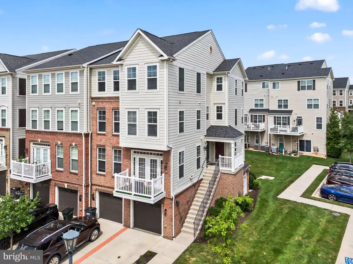 Chantilly, VA 20152,43380 TOWN GATE SQ
