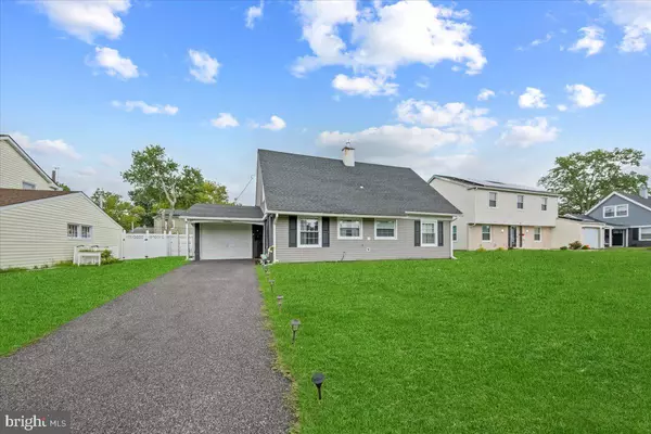 Willingboro, NJ 08046,17 BALLAD LN