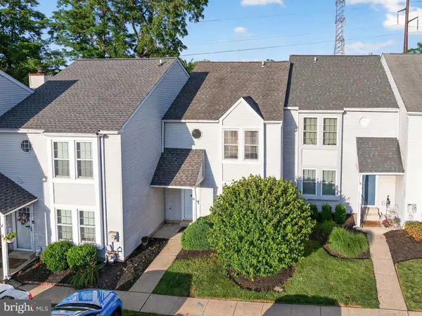 10 MAPLE DR, Conshohocken, PA 19428