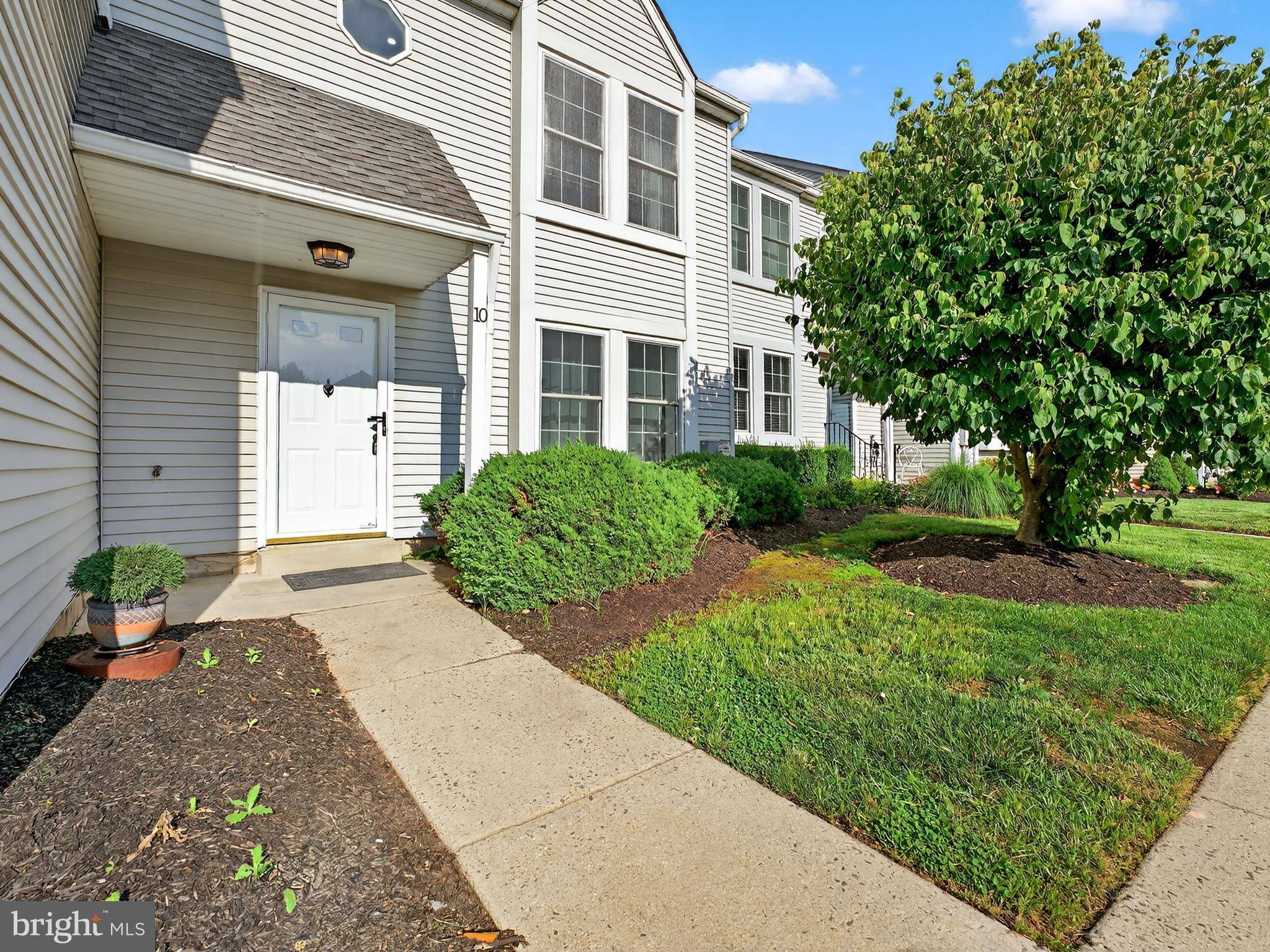 Conshohocken, PA 19428,10 MAPLE DR
