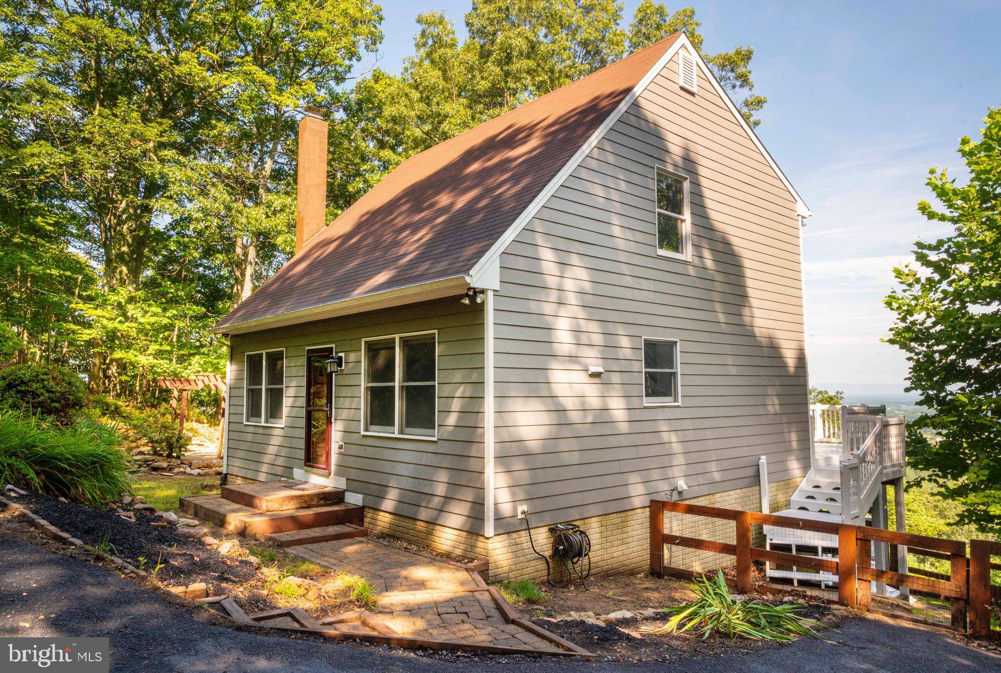 487 APPLEWOOD DR, Front Royal, VA 22630