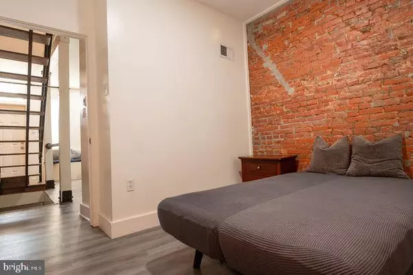 Philadelphia, PA 19122,1915 N DARIEN ST