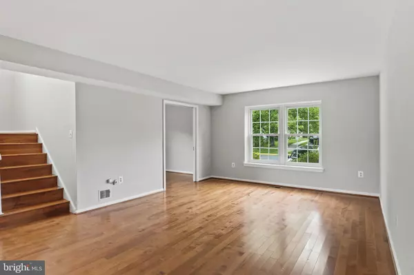 Springfield, VA 22153,8120 SLEEPY VIEW LN