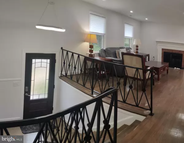 Alexandria, VA 22315,7312 GENE ST