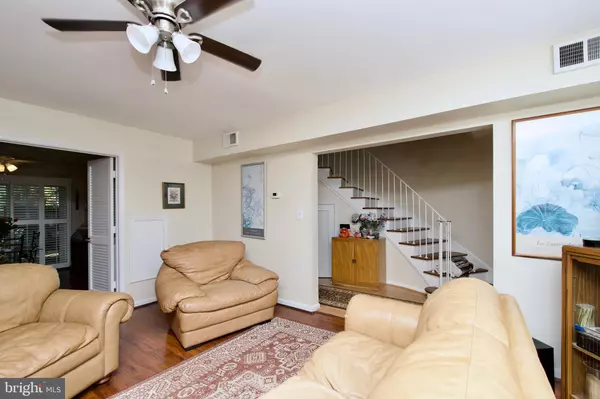 Springfield, VA 22152,8425 PENSHURST DR #595