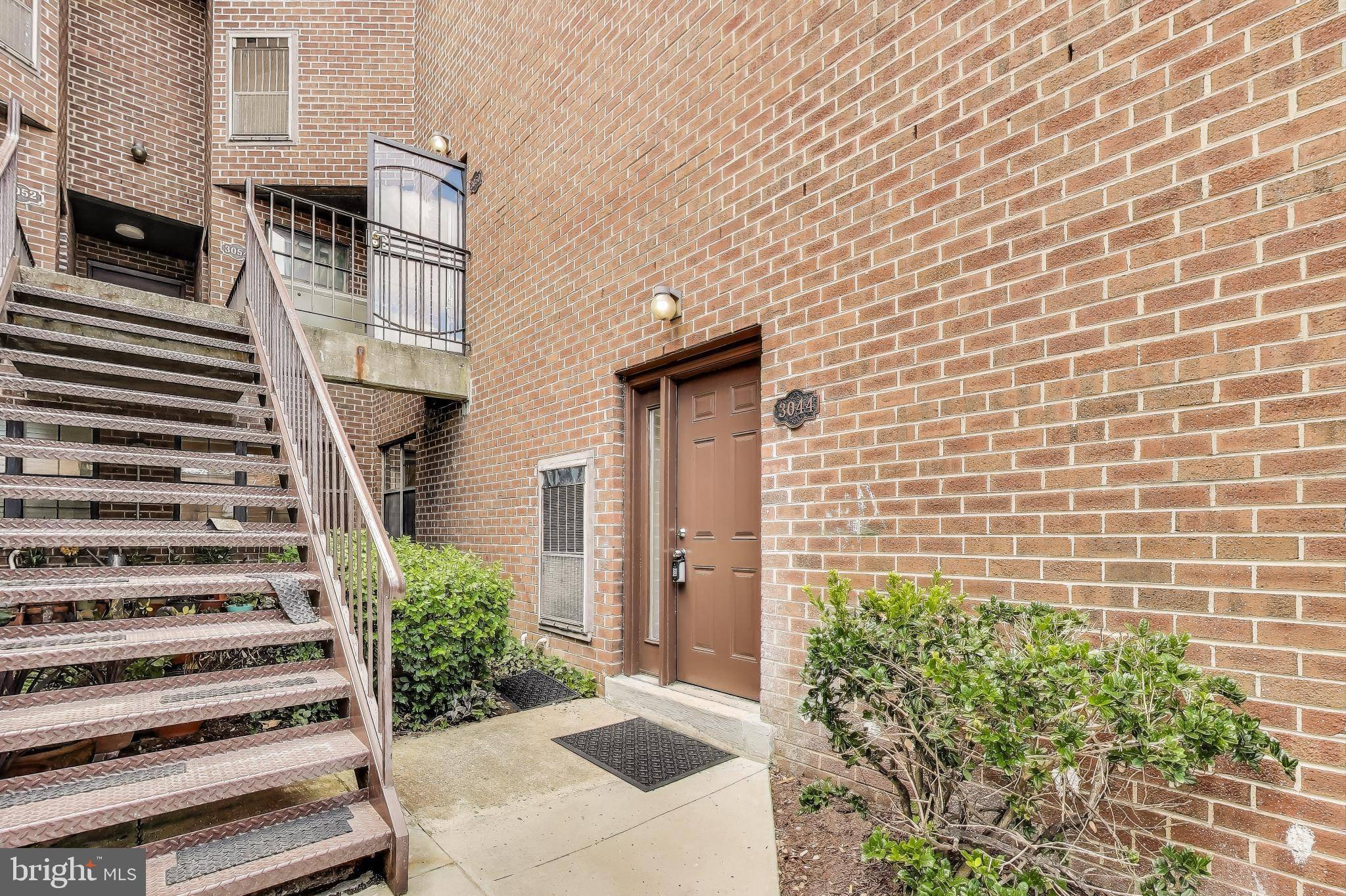 3044 PINEVIEW CT NE #3044, Washington, DC 20018