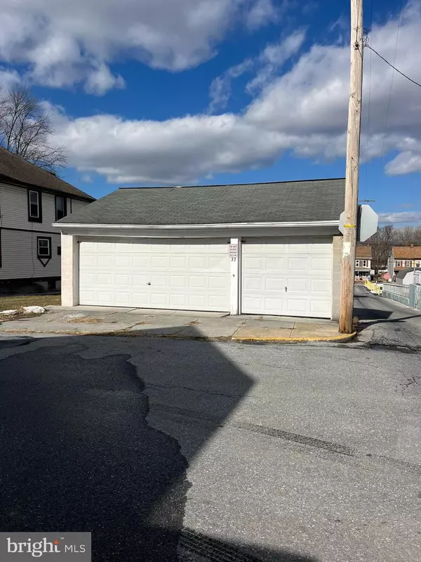 NS MORAVIAN ST, Lebanon, PA 17042