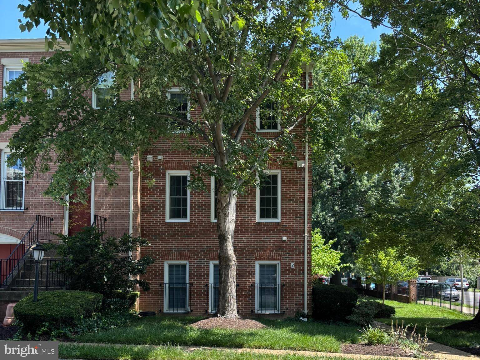 2 S MANCHESTER ST S, Arlington, VA 22204
