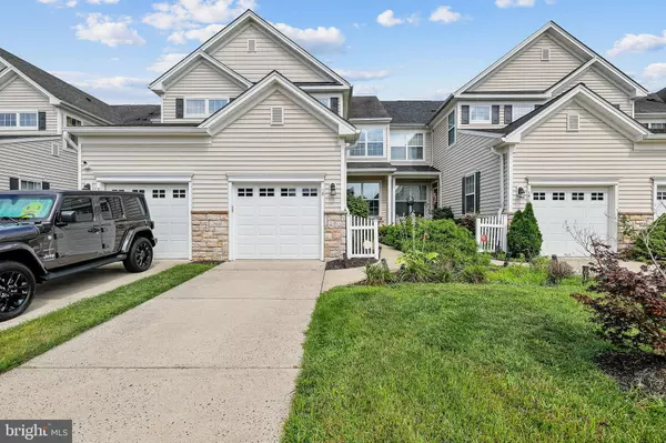 18 SPINNAKER DR, Mount Laurel, NJ 08054