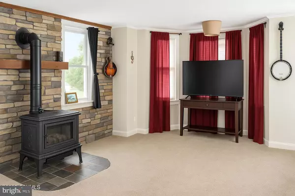 Mifflinburg, PA 17844,101 CHESTNUT ST