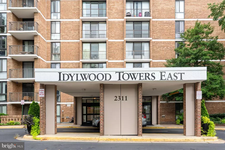 2311 PIMMIT DR #606, Falls Church, VA 22043