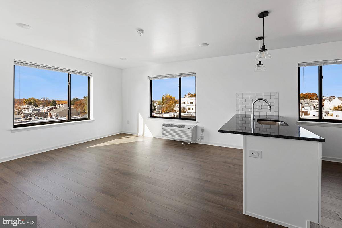 Philadelphia, PA 19128,404 FOUNTAIN ST #108