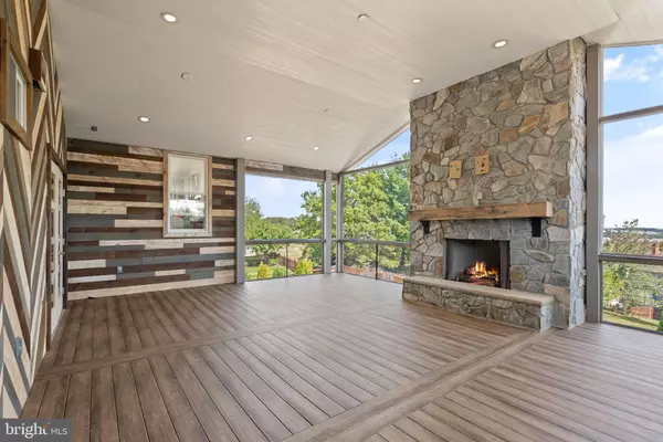 Leesburg, VA 20175,716 DUNCAN PL SE