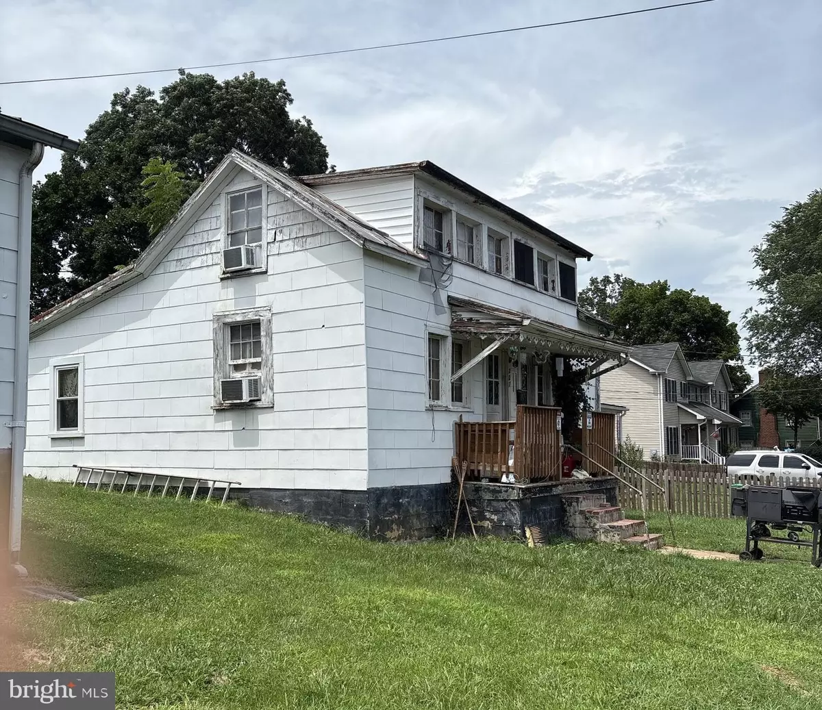 Front Royal, VA 22630,231 MOSBY LN
