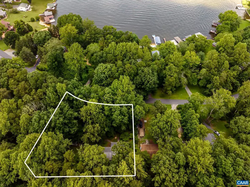 2011 S LAKESHORE DR, Louisa, VA 23093