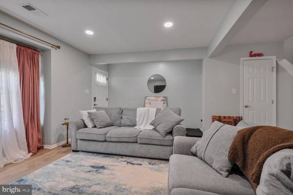 Waldorf, MD 20603,4085 BLUEBIRD DR